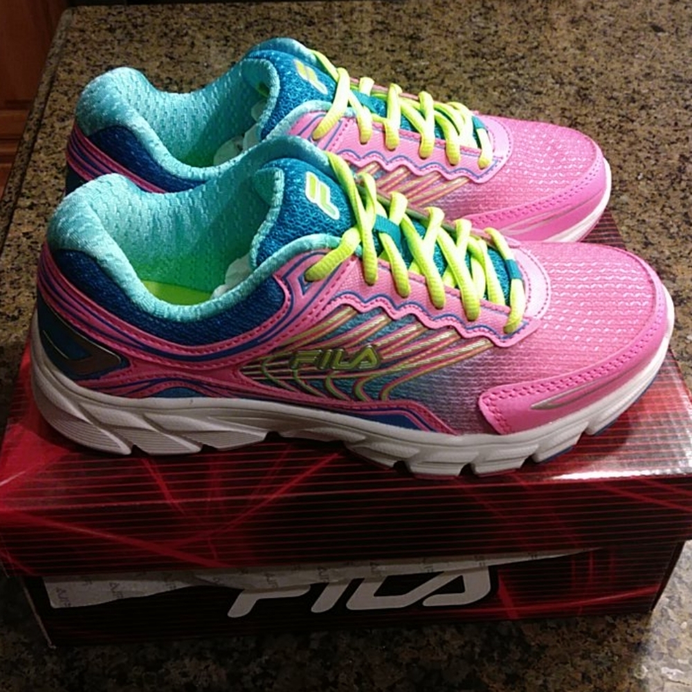 🌸Host Pick🌸 Fila Big Girl 5 Athletic Shoes